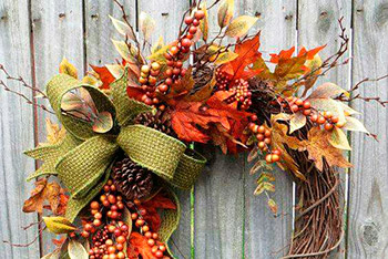 The event "Autumn Wreaths" for moms.